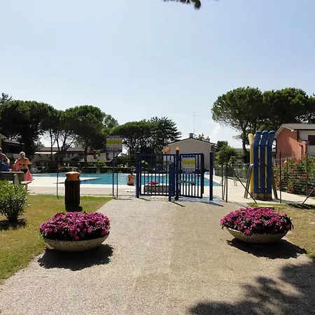 First Floor Flat With Terrace And Pool Access Apartamento