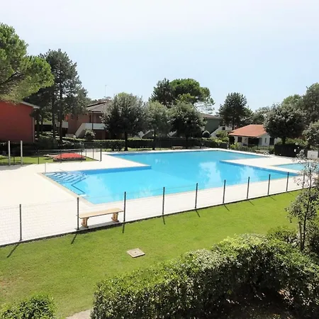 First Floor Flat With Terrace And Pool Access Apartamento