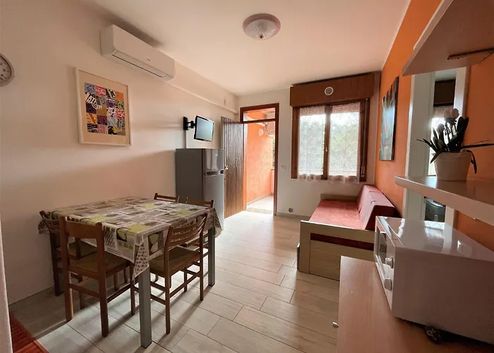Апартаменты First Floor Flat With Terrace And Pool Access