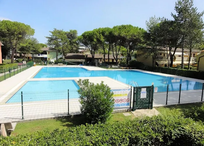 First Floor Flat With Terrace And Pool Access